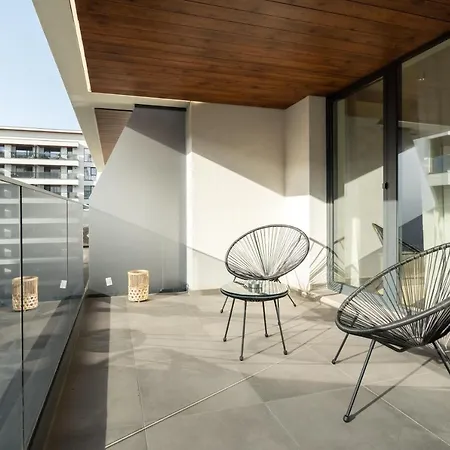 Sunset Cozy Pipera Business Center Апартаменти *