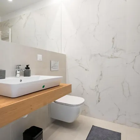 Sunset Cozy Pipera Business Center Апартаменти *